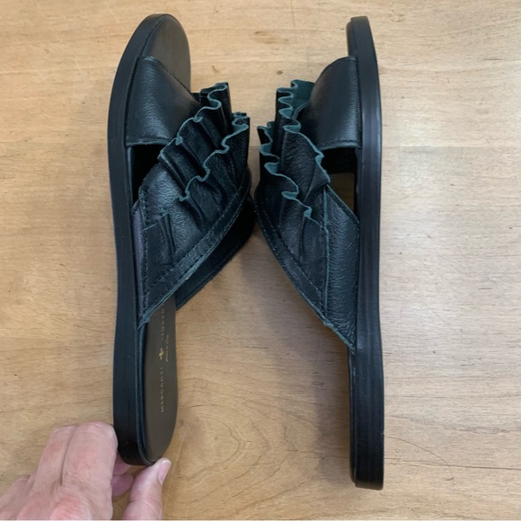 NEW🌼 Italian Black Ruffle Slides - 6 - Picture 2 of 12